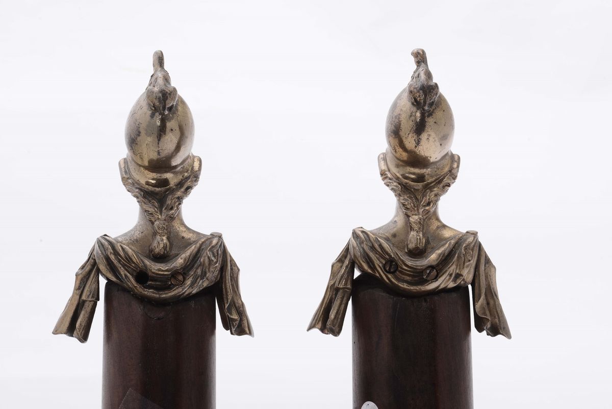 Coppia di Busti Raffiguranti Figure con Elmo in Bronzo Dorato, XVIII Secolo