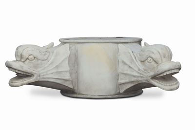 Base di Tavolo in Marmo Raffigurante Tre Delfini con Piano in Cristallo