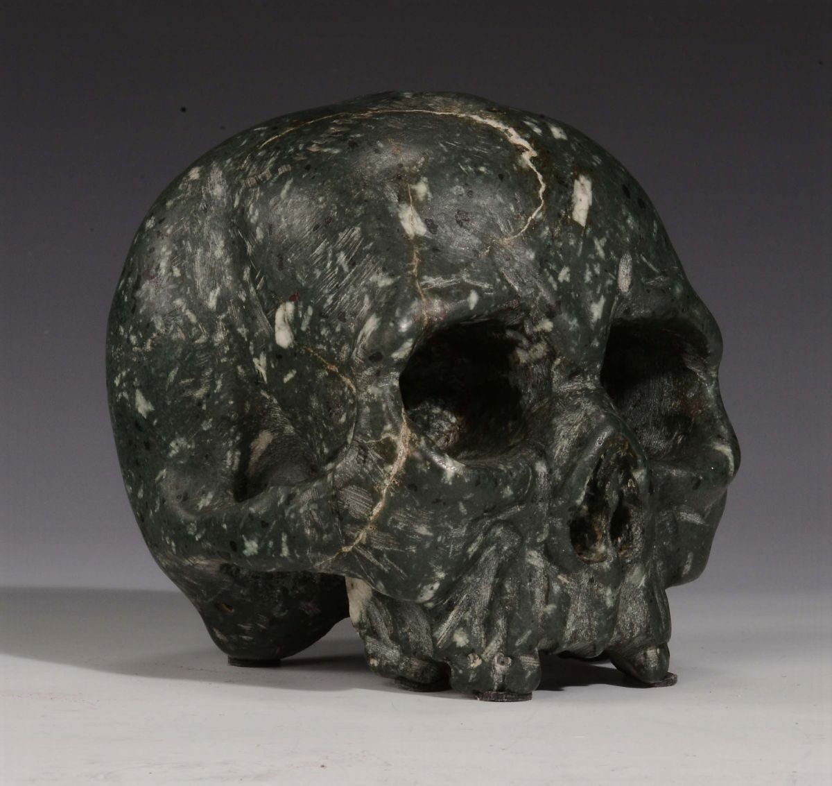 Antico Teschio in Serpentino Verde
