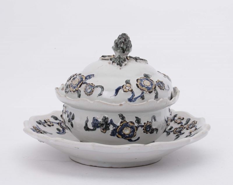 Zuppierina con coperchio e piatto in maiolica, Emilia XIX secolo  - Asta Antiquariato, Affidamenti da raffinate dimore private - Cambi Casa d'Aste