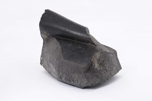 Frammento di basalto nero