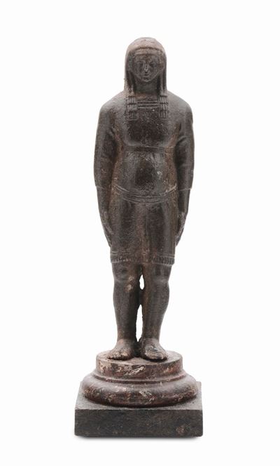 Figura di Antico Egizio in Ferro Fuso su Base in Marmo Colorato, Arte Italiana del XIX Secolo