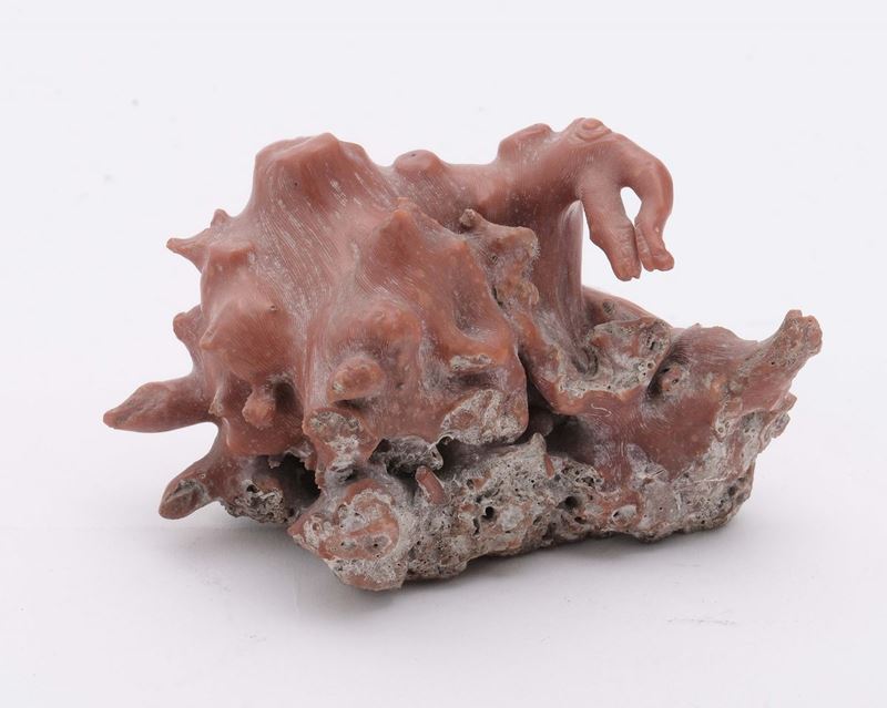 Scultura in corallo di forma naturalistica  - Asta Antiquariato, Affidamenti da raffinate dimore private - Cambi Casa d'Aste
