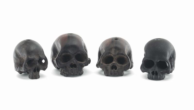 Quattro teschietti in legno  - Asta Antiquariato, Affidamenti da raffinate dimore private - Cambi Casa d'Aste