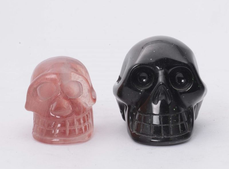 Due piccoli memento mori in pietre colorate  - Asta Antiquariato, Affidamenti da raffinate dimore private - Cambi Casa d'Aste