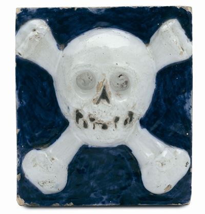Formella in Maiolica Invetriata con Memento Mori
