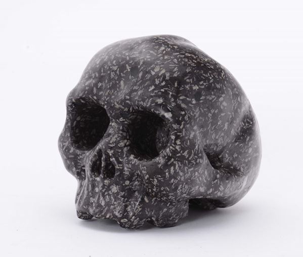 Memento mori in serpentino nero