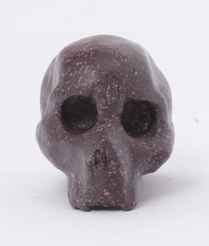 Piccolo memento mori in porfido rosso  - Asta Antiquariato e Dipinti Antichi - Cambi Casa d'Aste
