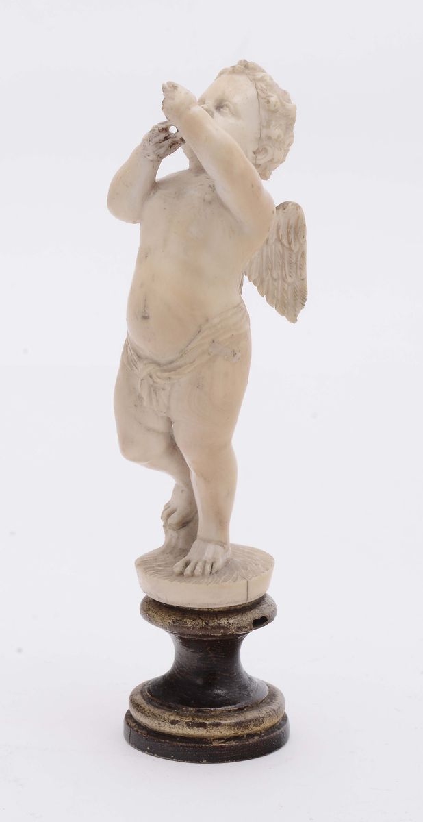 Scultura in Avorio Raffigurante Putto Alato su Base Lignea Tornita ed Ebanizzata, Arte Tedesca de...
