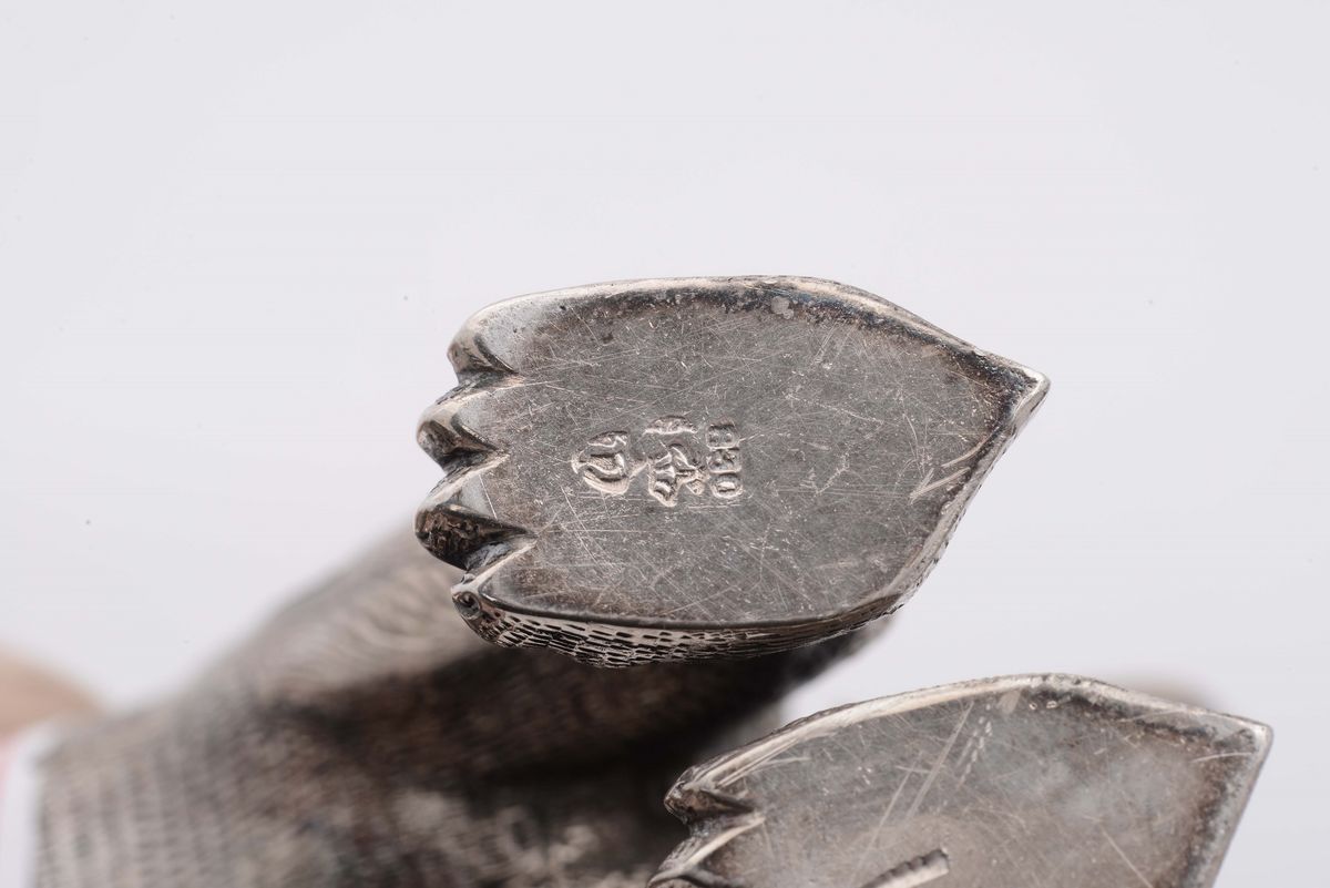Piccolo Versatoio a Forma di Leone in Argento, XX Secolo