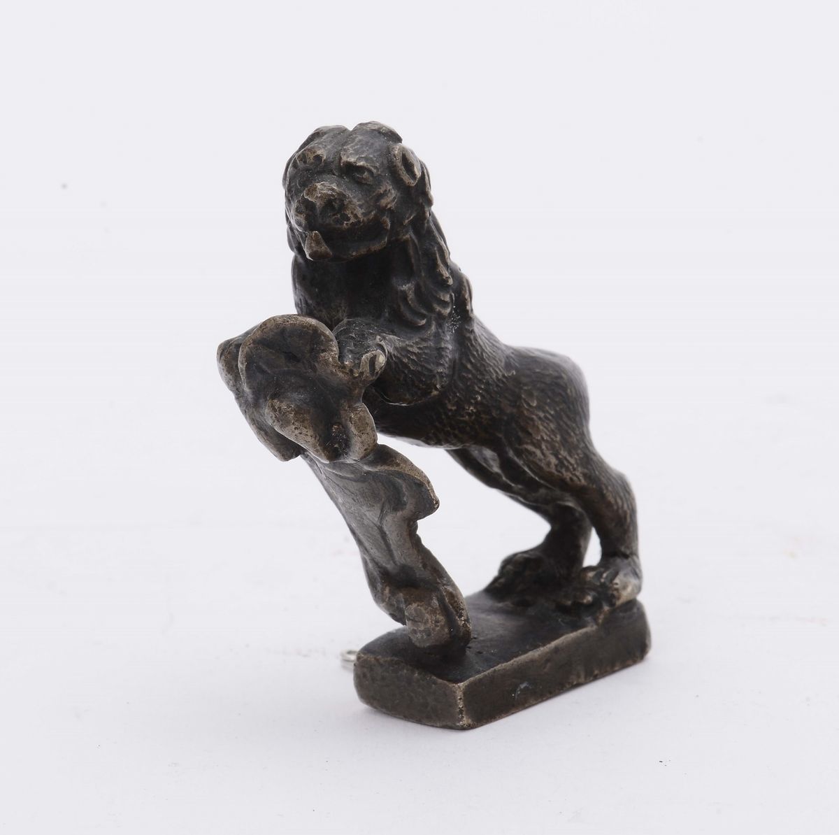 Figura di Leone Reggi Stemma in Bronzo Fuso e Cesellato, Veneto o Germania XVII-XVIII Secolo