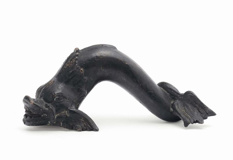 Battente in bronzo fuso e cesellato a foggia di tritone, bronzista veneto del XVI-XVII secolo  - Asta Scultura e Oggetti d'Arte - Cambi Casa d'Aste