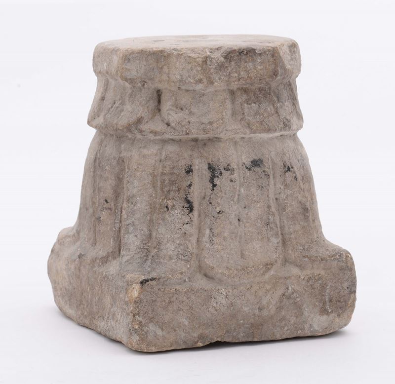 A marble capital, medieval art, 14th century  - Auction Sculpture and Works of Art - Cambi Casa d'Aste