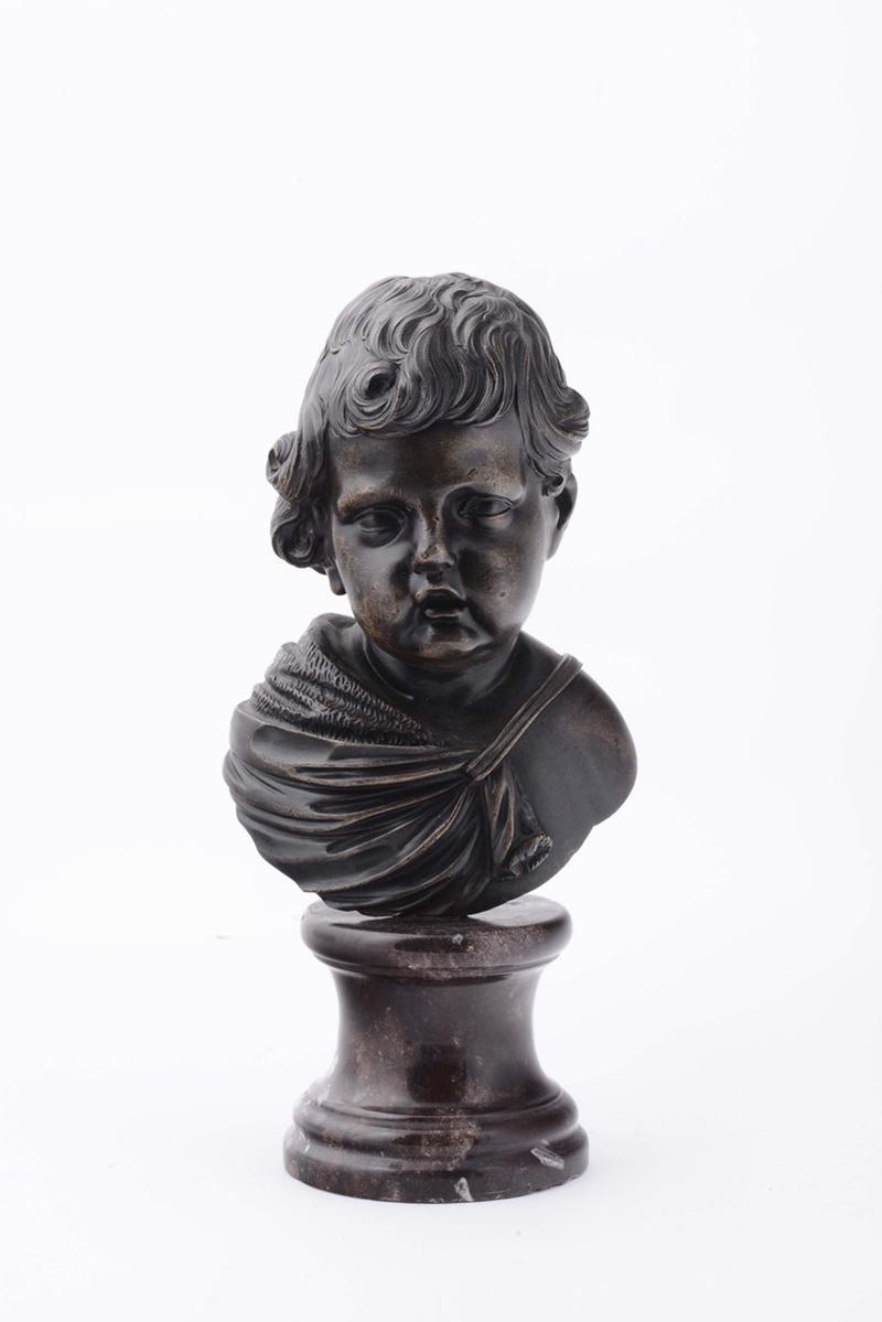 Busto di fanciullo in bronzo fuso e cesellato su base tornita in marmo, arte del XVIII-XIX secolo  - Asta Scultura e Oggetti d'Arte - Cambi Casa d'Aste