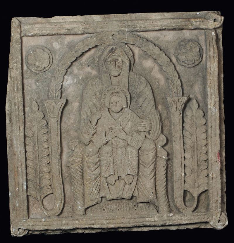 A stone bas-relief representing a Madonna on the throne with Child, Romanic art style, 19th - 20th century  - Auction Fine Arts from refined private house - Cambi Casa d'Aste