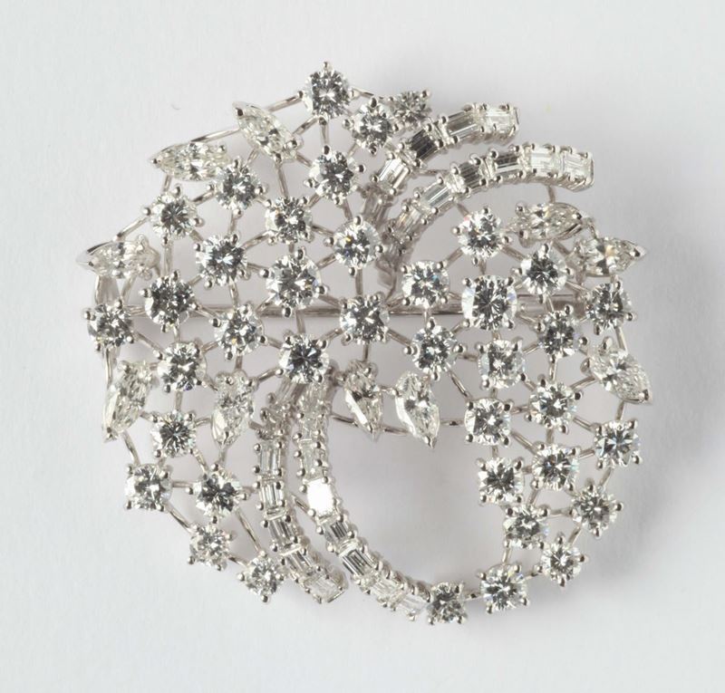 A diamond and gold brooch  - Auction Silver, Watches, Antique and Contemporary Jewelry - Cambi Casa d'Aste