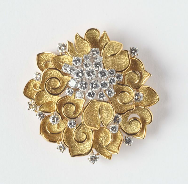 A diamond and gold brooch  - Auction Silver, Watches, Antique and Contemporary Jewelry - Cambi Casa d'Aste
