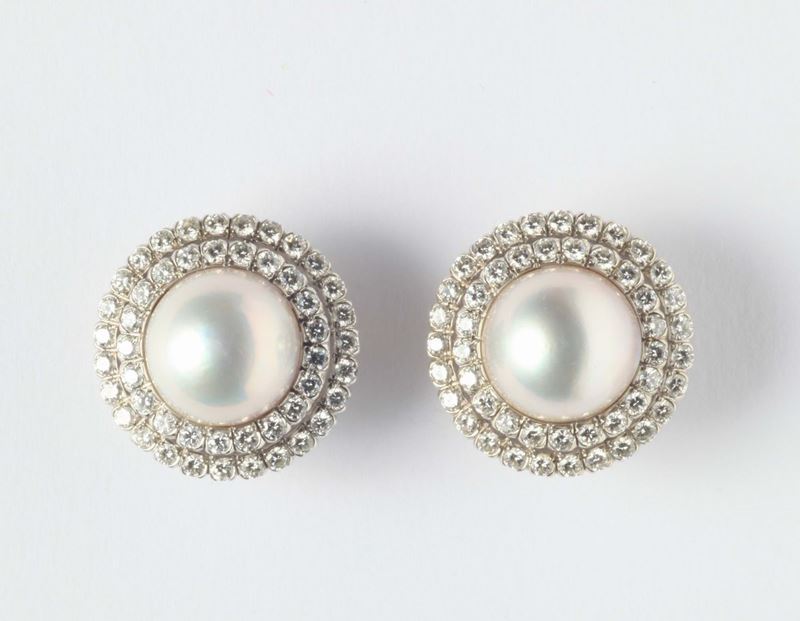 A pair of mabe pearls and diamonds earrings  - Auction Silver, Watches, Antique and Contemporary Jewelry - Cambi Casa d'Aste