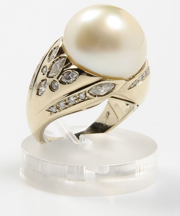 A coltured pearl of golden tint and diamond ring