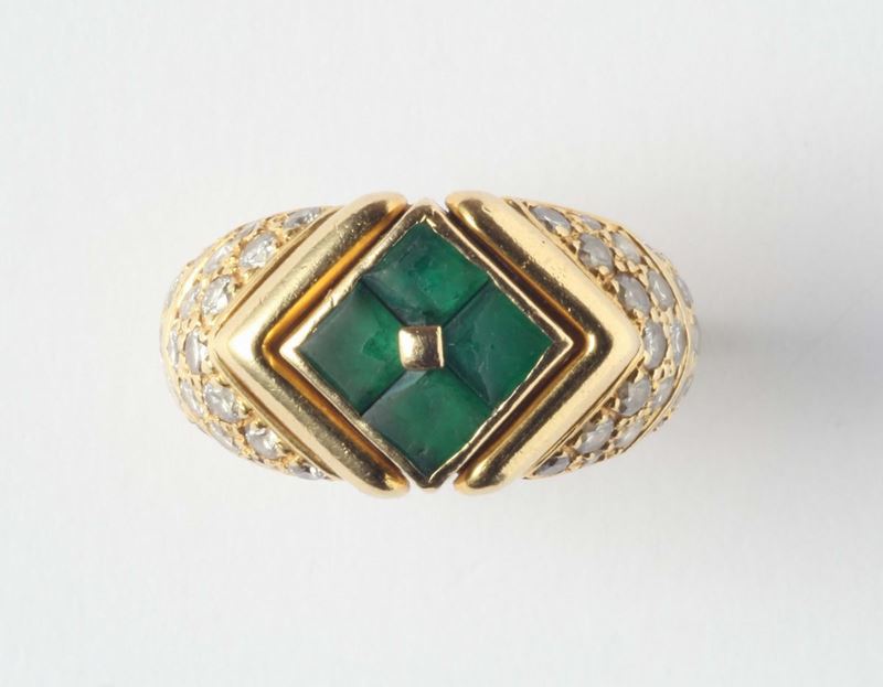 An emerald and gold ring. Signed Bulgari  - Auction Silver, Watches, Antique and Contemporary Jewelry - Cambi Casa d'Aste