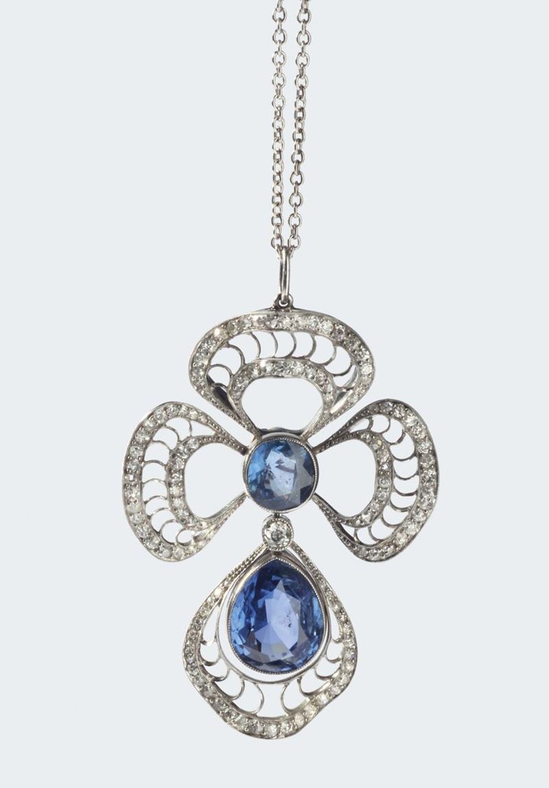 A 20th century pendent with two sapphire, old-cut diamond and platinum. The sapphires weighing ct 9,90-2,95 circa. No indication of heating (NTE)  - Auction Silver, Watches, Antique and Contemporary Jewelry - Cambi Casa d'Aste