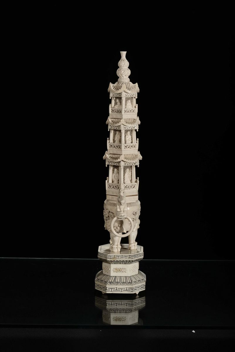 Pagoda in Avorio Scolpito e Traforato, Cina, Dinastia Qing, Inizio XX Secolo