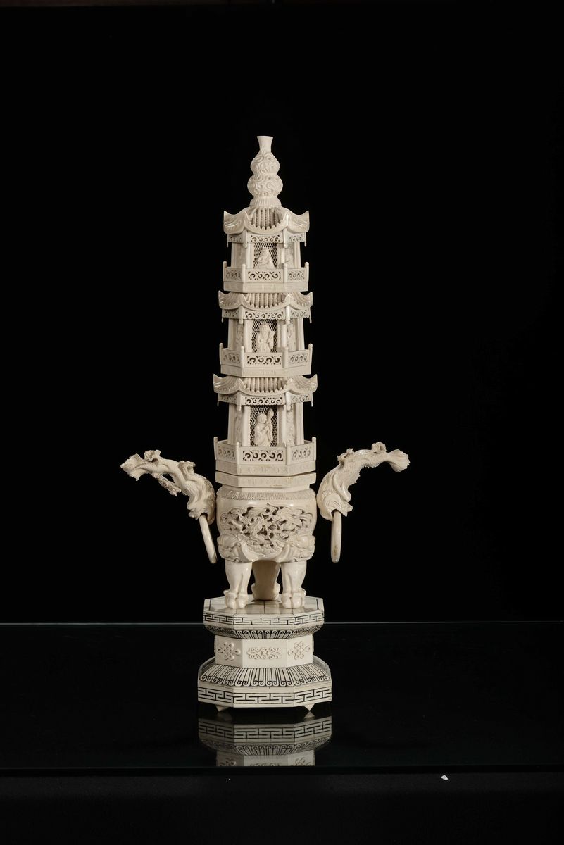 Pagoda in Avorio Scolpito e Traforato, Cina, Dinastia Qing, Inizio XX Secolo
