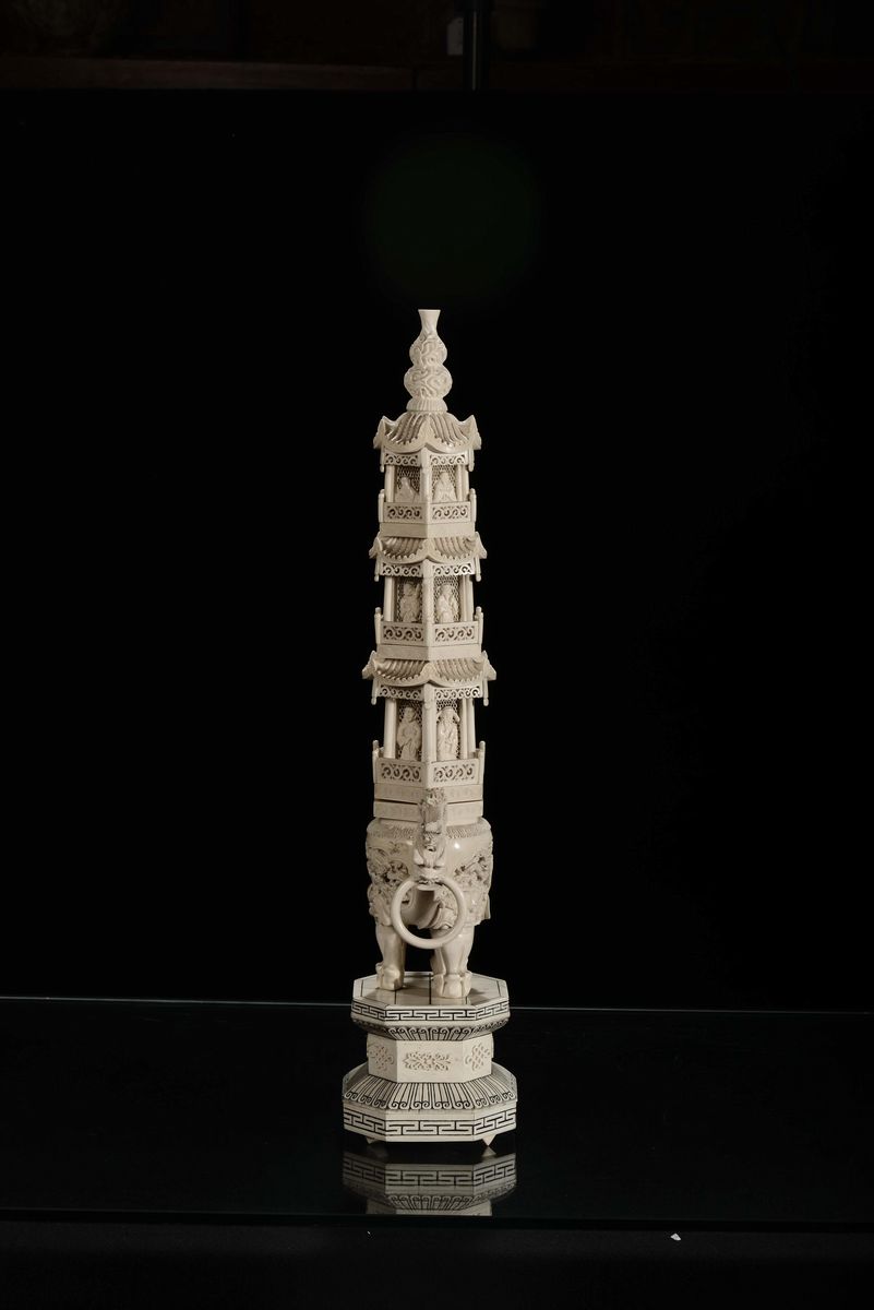 Pagoda in Avorio Scolpito e Traforato, Cina, Dinastia Qing, Inizio XX Secolo