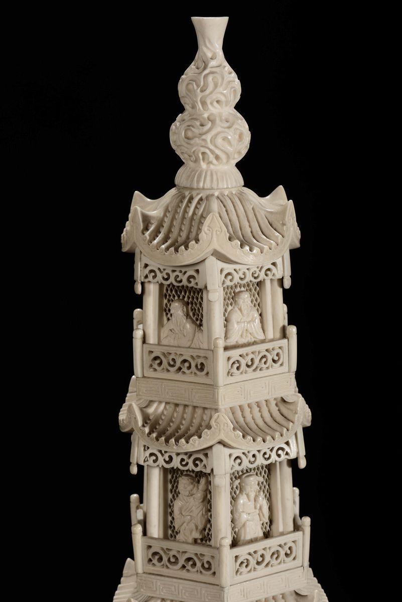 Pagoda in Avorio Scolpito e Traforato, Cina, Dinastia Qing, Inizio XX Secolo