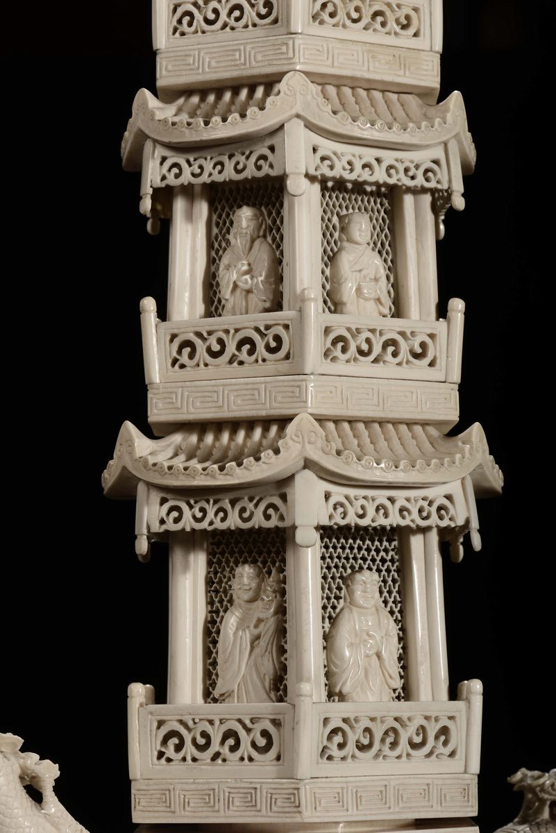 Pagoda in Avorio Scolpito e Traforato, Cina, Dinastia Qing, Inizio XX Secolo
