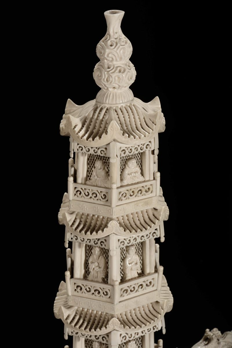 Pagoda in Avorio Scolpito e Traforato, Cina, Dinastia Qing, Inizio XX Secolo