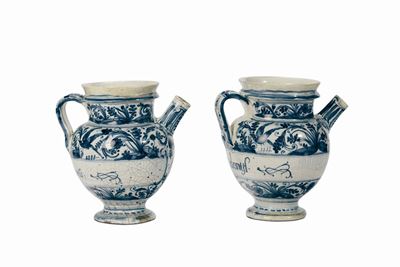 Due Boccali di Farmacia in Maiolica Bianca e Blu, Albisola, Fine del XVII - Inizio del XVIII Seco...