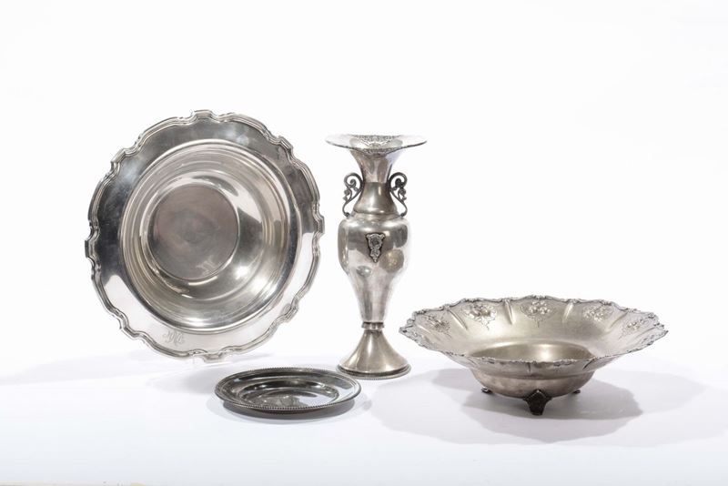 Lotto composto da quattro pezzi in argento  - Auction Silvers and Jewels - Cambi Casa d'Aste