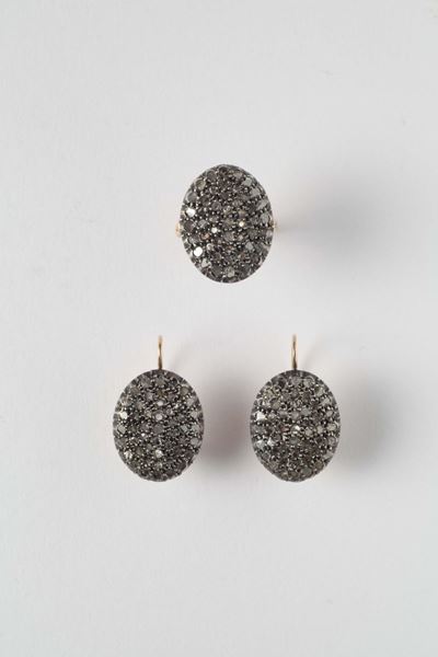 Parure Composta da Orecchini ed Anello con Pavé di Rose di Diamanti