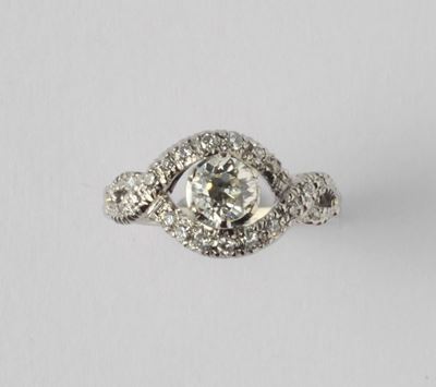 Anello Anni '50 con Diamante di Vecchio Taglio di Ct 0,50 e Diamanti Taglio Huit-huit a Contorno ...