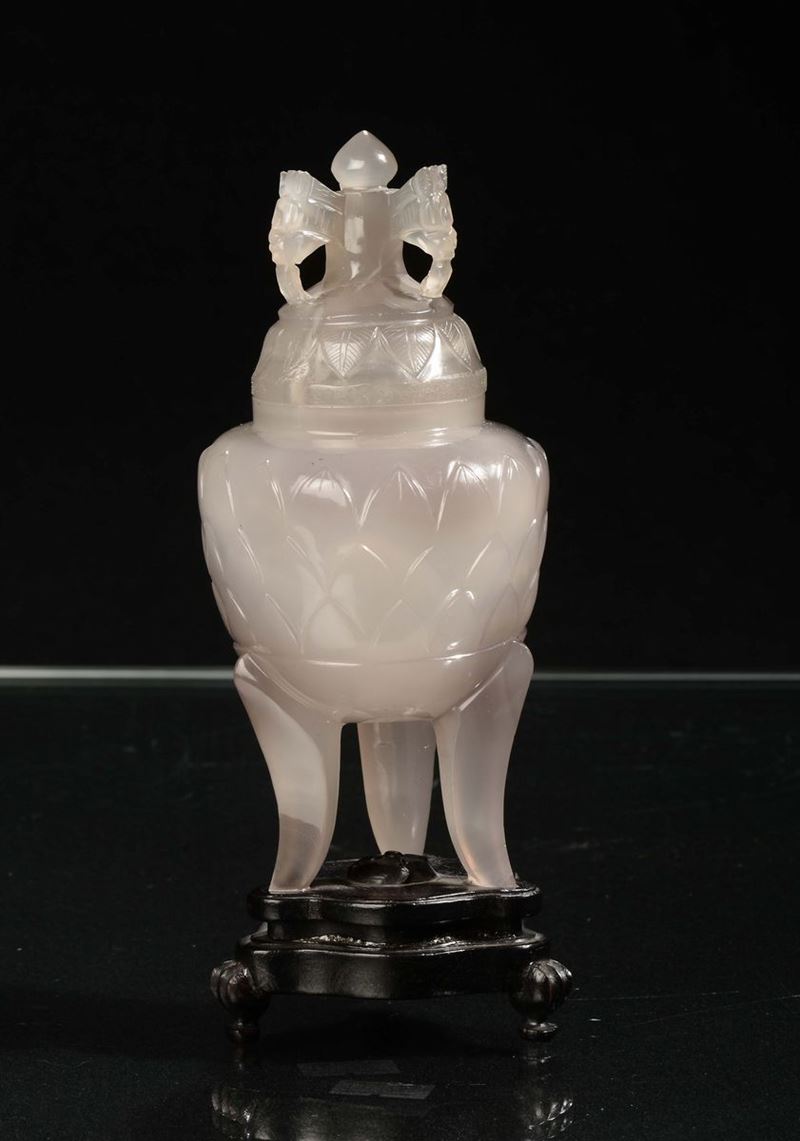 Vasetto in agata con coperchio, Cina XX secolo  - Auction Chinese Works of Art - Cambi Casa d'Aste