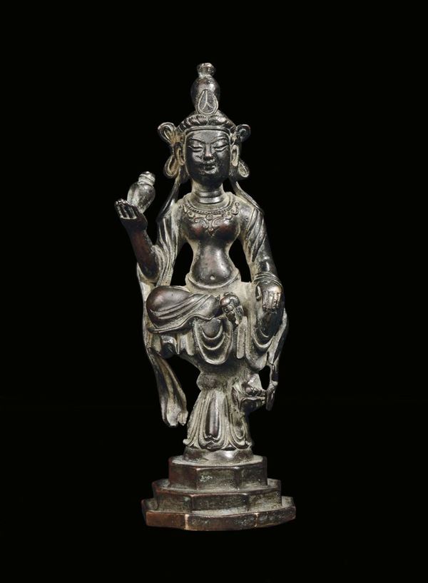 Statuina raffigurante divinità in bronzo, Cina XX secolo