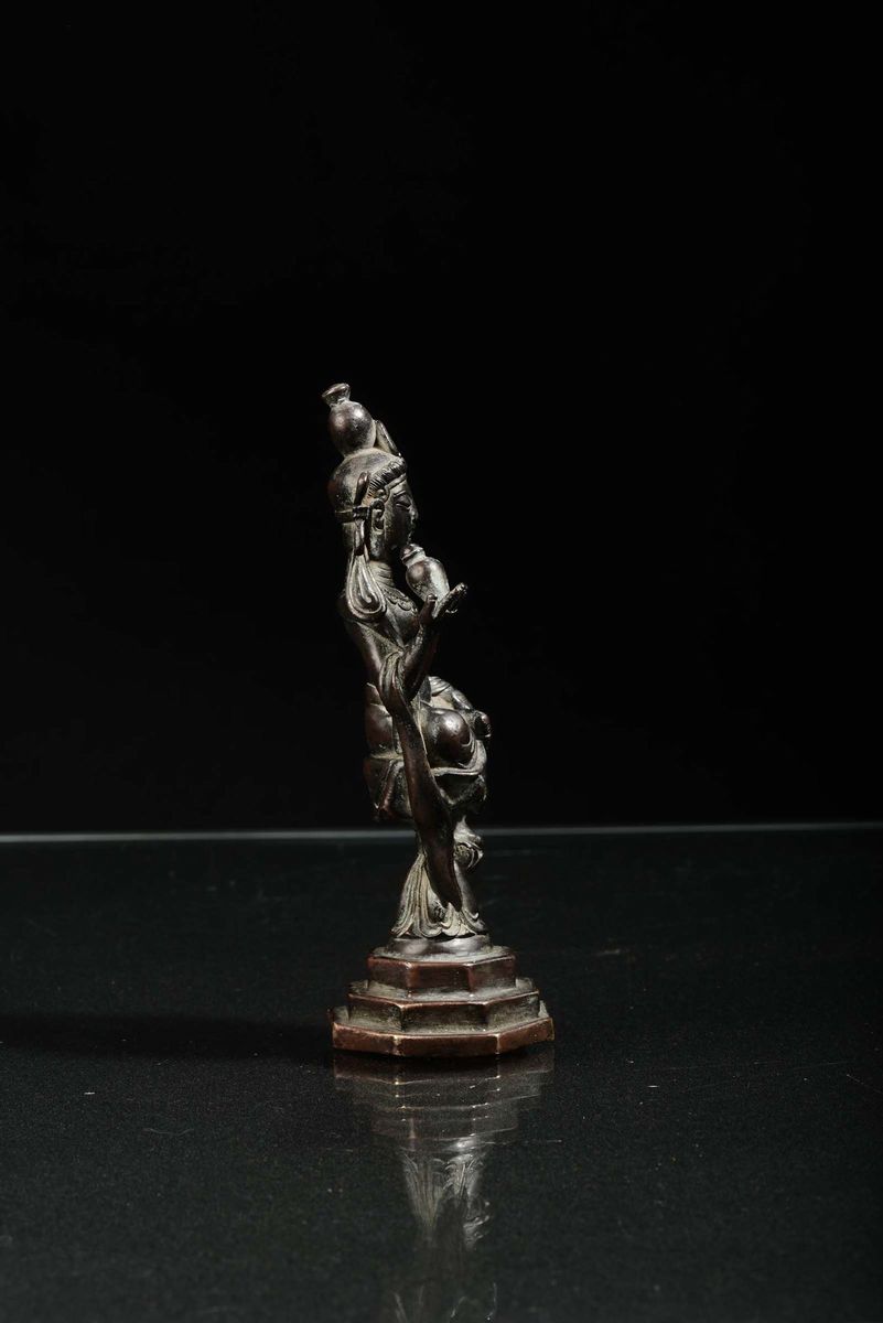 Statuina Raffigurante Divinità in Bronzo, Cina XX Secolo