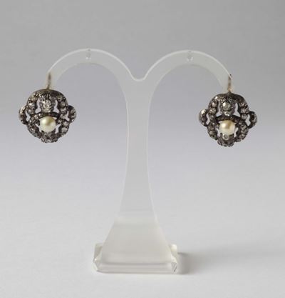Orecchini con Diamanti e Perla