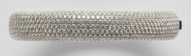 A diamond pavé and gold bangle  - Auction Silver, Watches, Antique and Contemporary Jewelry - Cambi Casa d'Aste