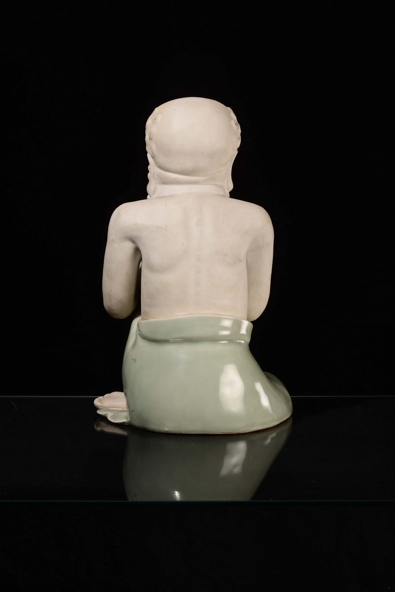 Scultura in Porcellana Raffigurante Uomo Seduto, Cina, Dinastia Qing, XVIII Secolo