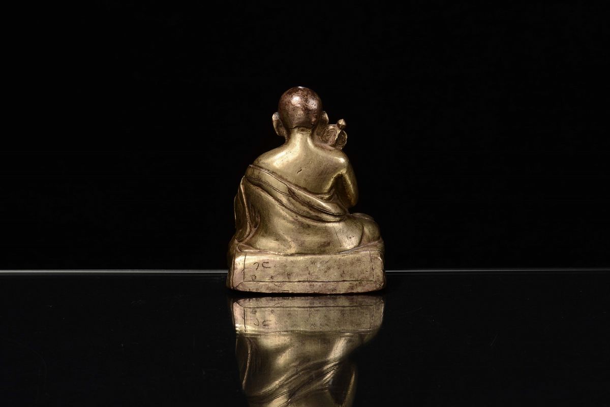 Scultura in Bronzo Dorato Raffigurante Monaco Seduto, Tibet, XVII Secolo