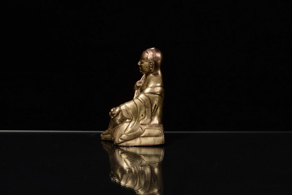 Scultura in Bronzo Dorato Raffigurante Monaco Seduto, Tibet, XVII Secolo