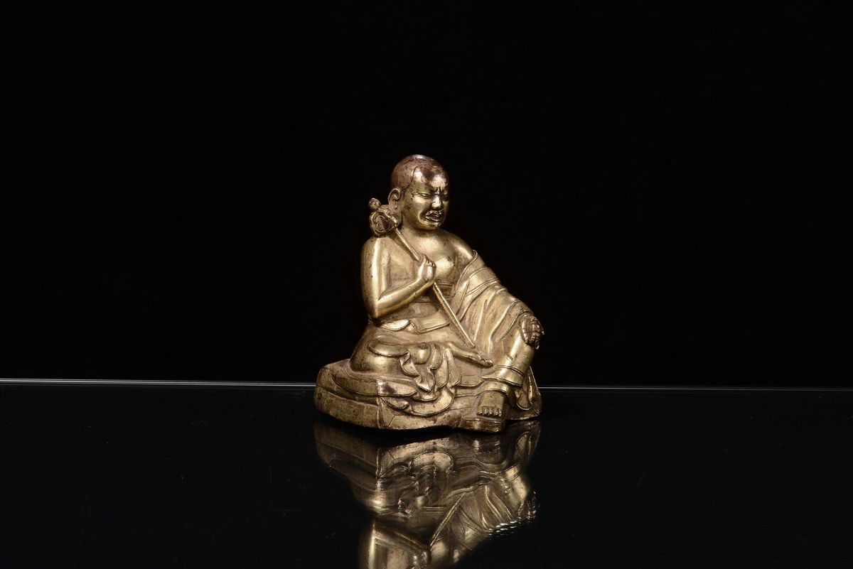 Scultura in Bronzo Dorato Raffigurante Monaco Seduto, Tibet, XVII Secolo