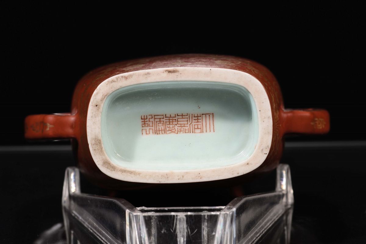 Vaso Rosso in Porcellana con Inserti in Oro, Cina, Dinastia Qing, XIX Secolo