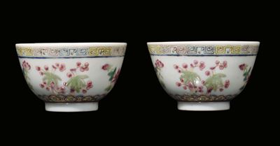 Coppia di Ciotoline in Porcellana Policroma Famiglia Rosa, Cina, Guangxu (1871-1908)