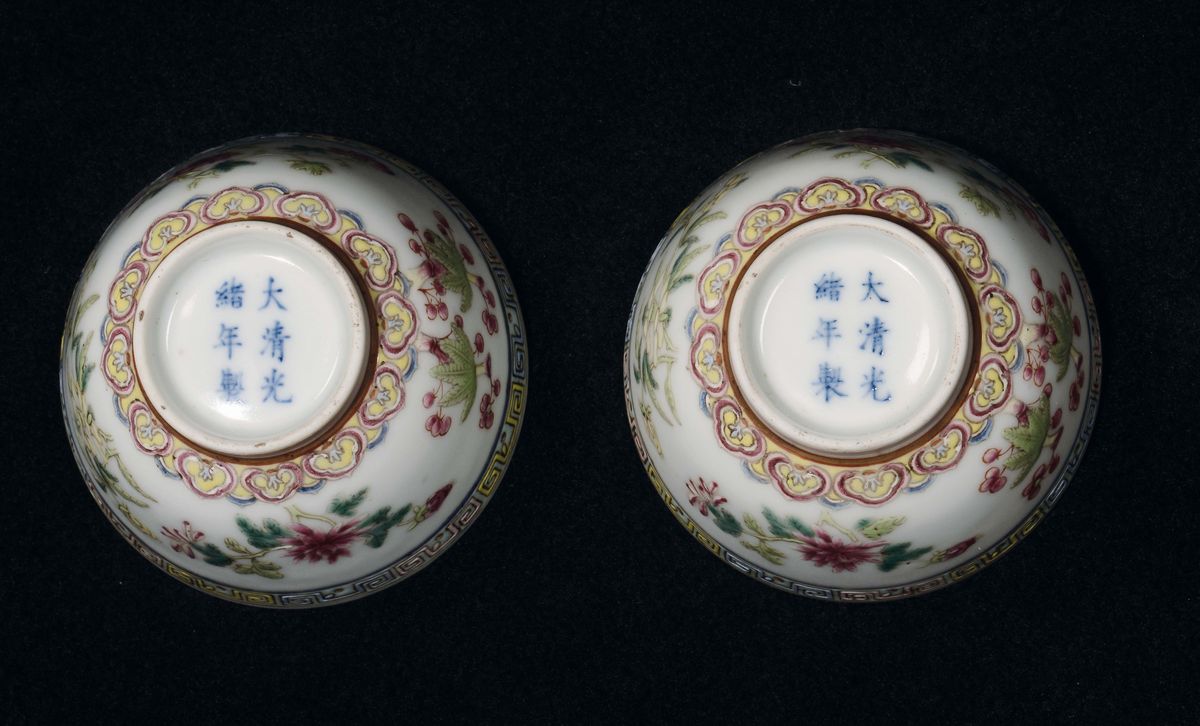 Coppia di Ciotoline in Porcellana Policroma Famiglia Rosa, Cina, Guangxu (1871-1908)