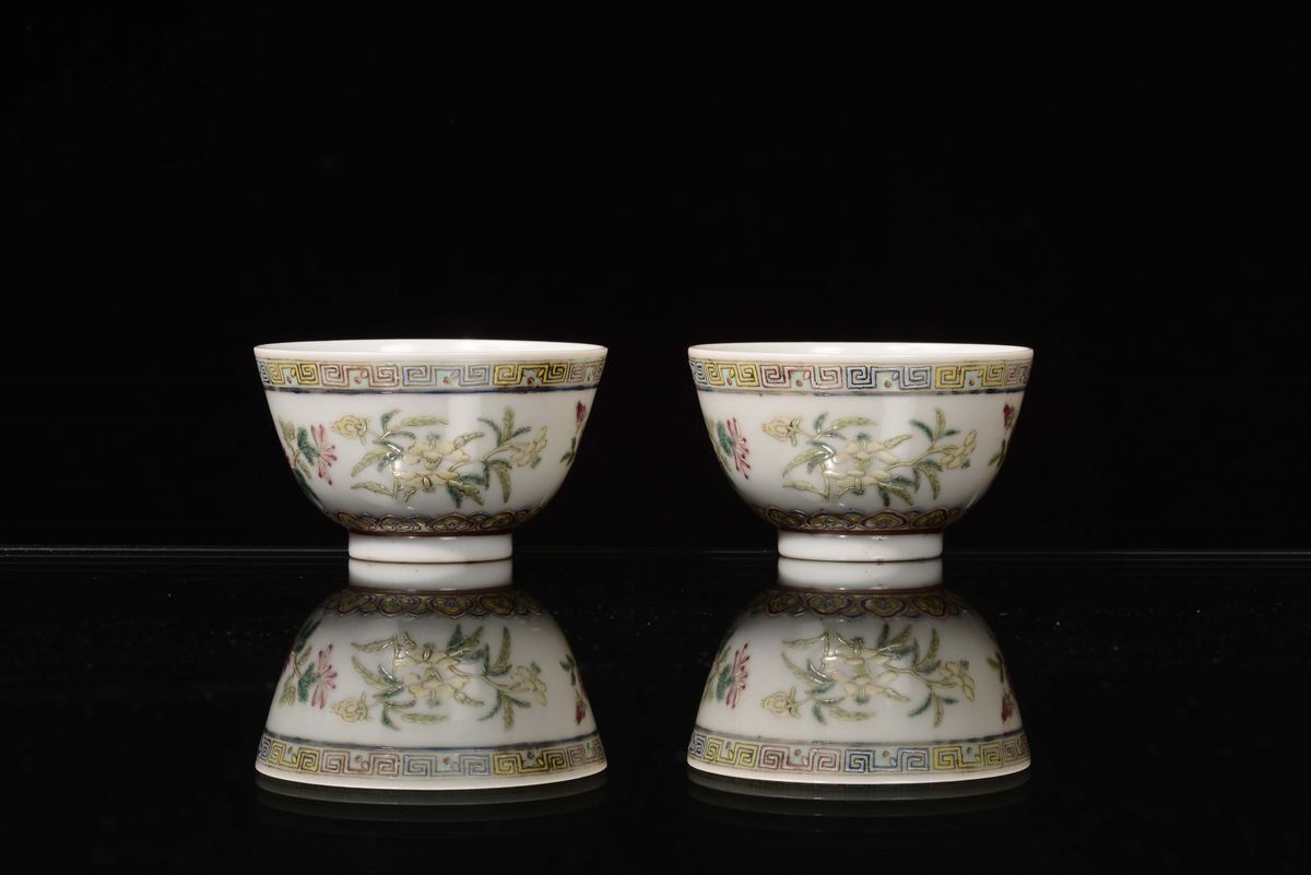 Coppia di Ciotoline in Porcellana Policroma Famiglia Rosa, Cina, Guangxu (1871-1908)