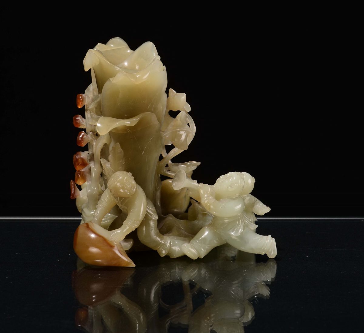 Vasetto in Giada Celadon con Bambini e Vegetazione, Cina, XX Secolo