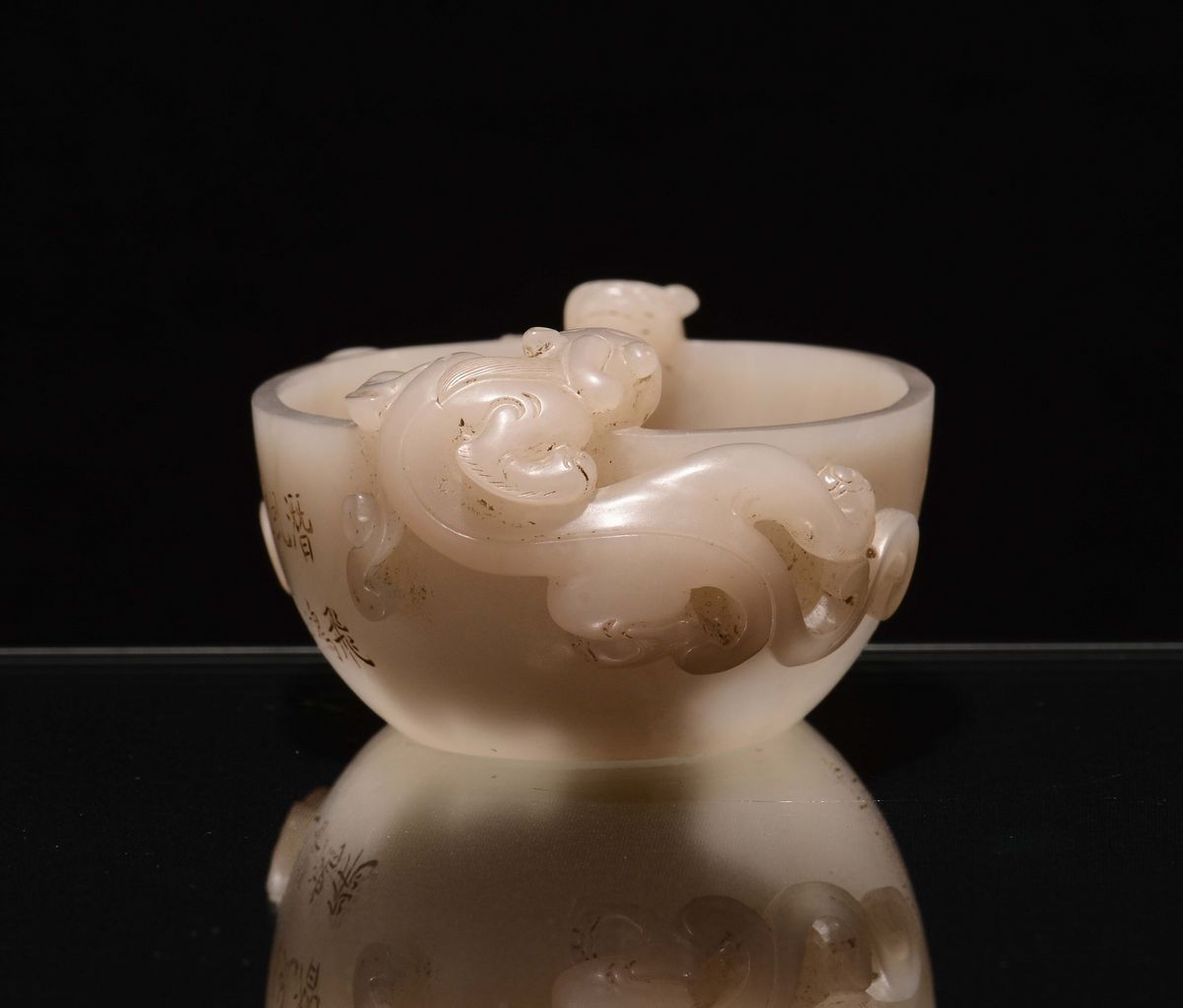 Vaschetta in Giada Scolpita con Iscrizioni, Cina, Dinastia Qing, XIX Secolo